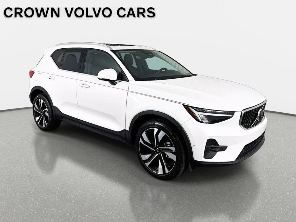 2023 Volvo - image 3