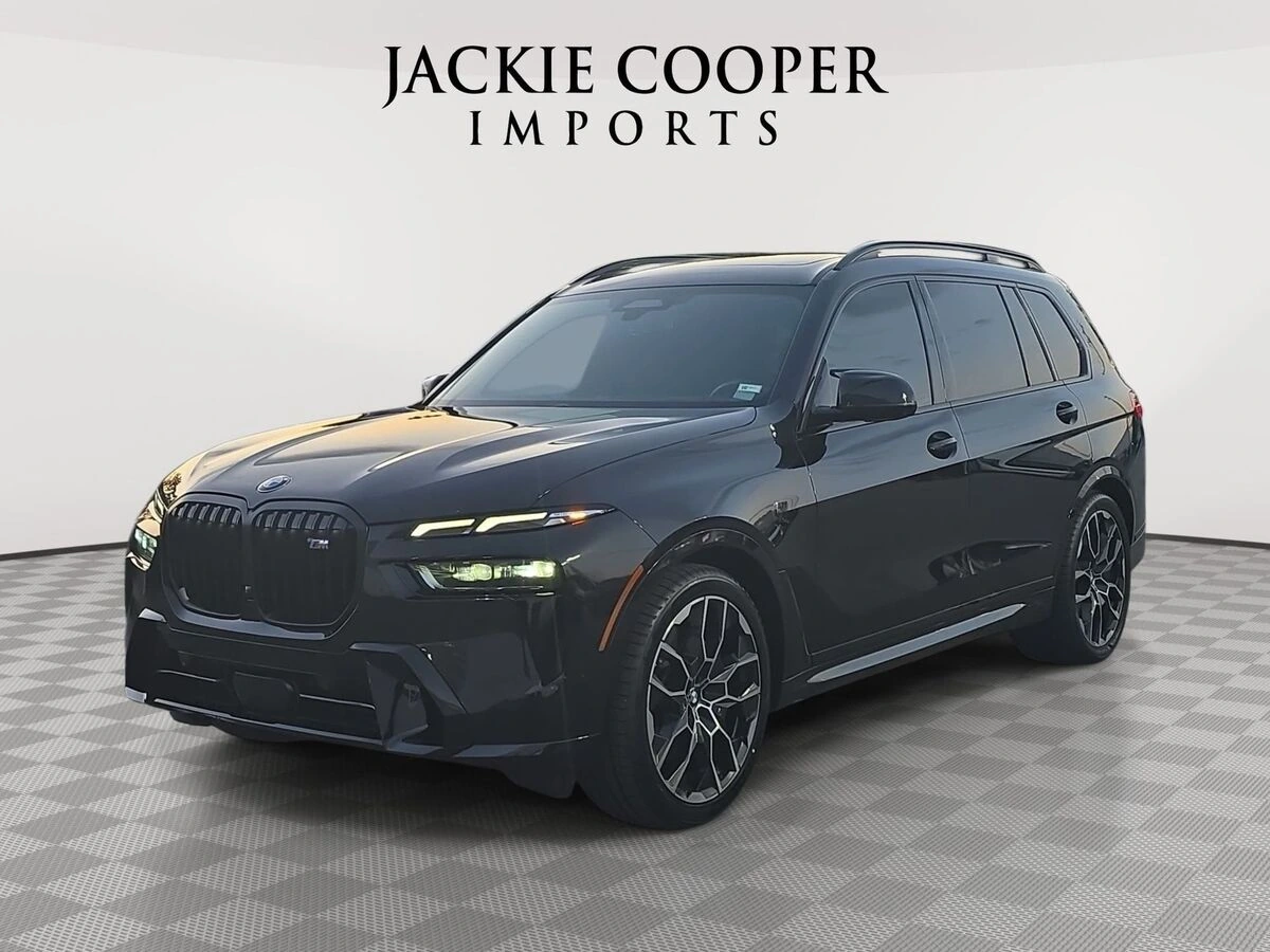 2023 BMW X7 M60i's photo
