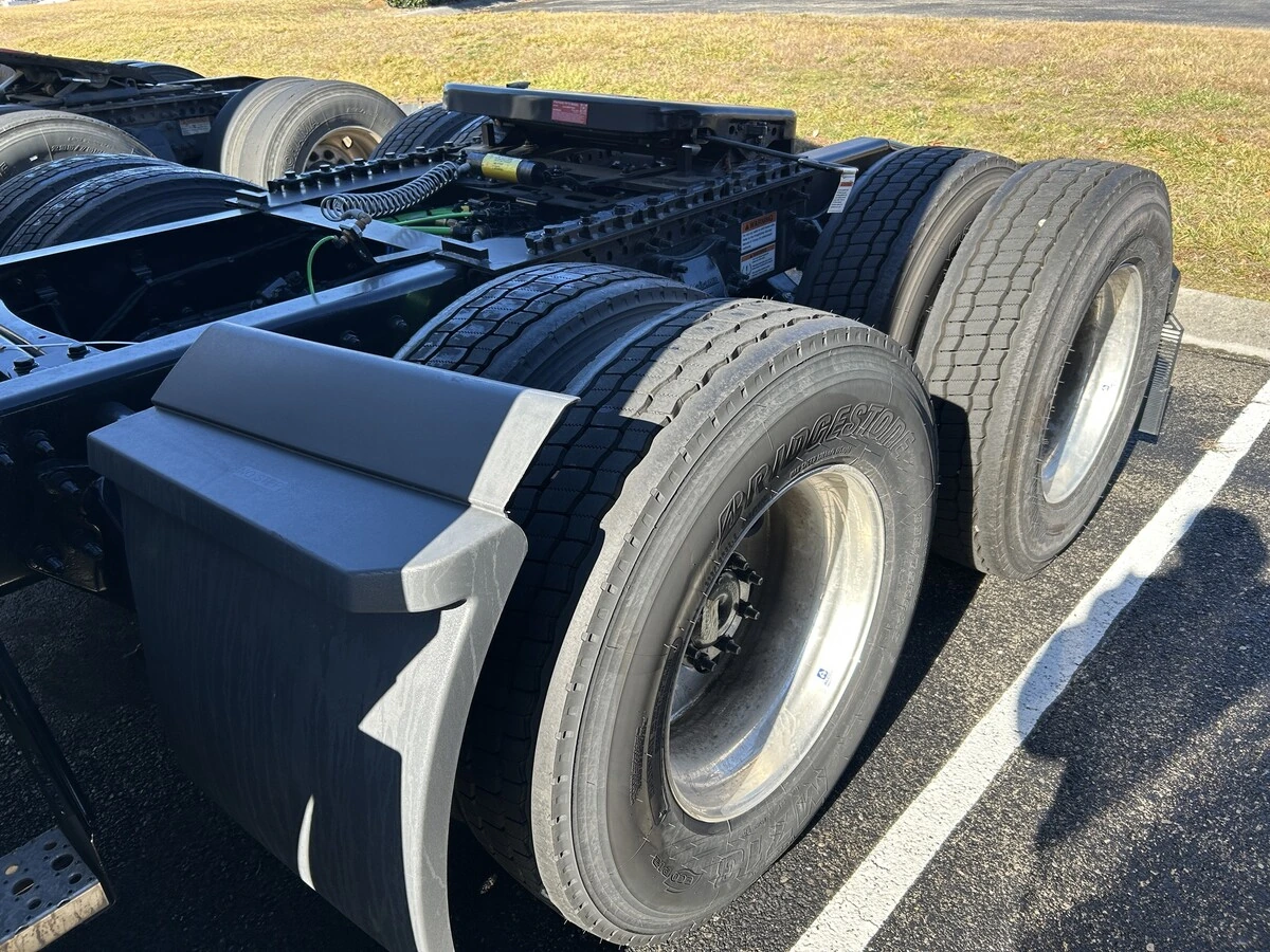 2026 Freightliner Cascadia - image 3