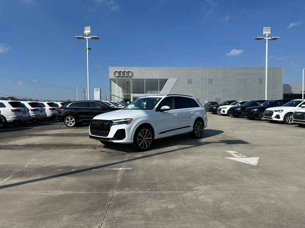 2026 Audi Q7 55 Premium Plus's photo
