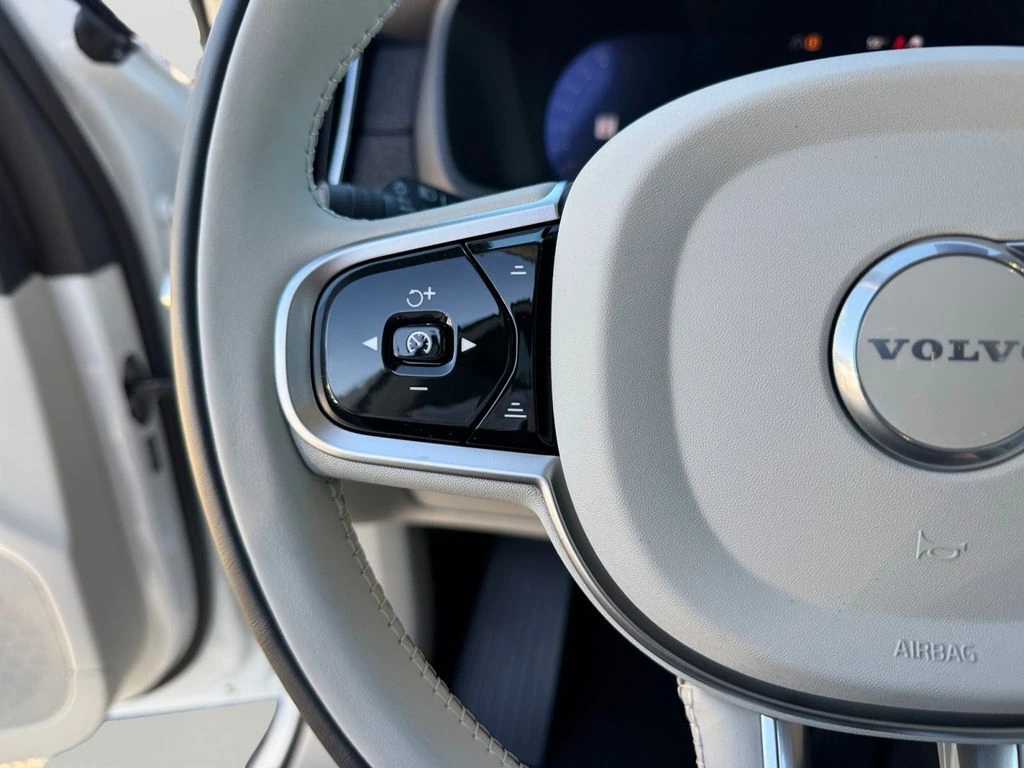 2026 Volvo - image 18
