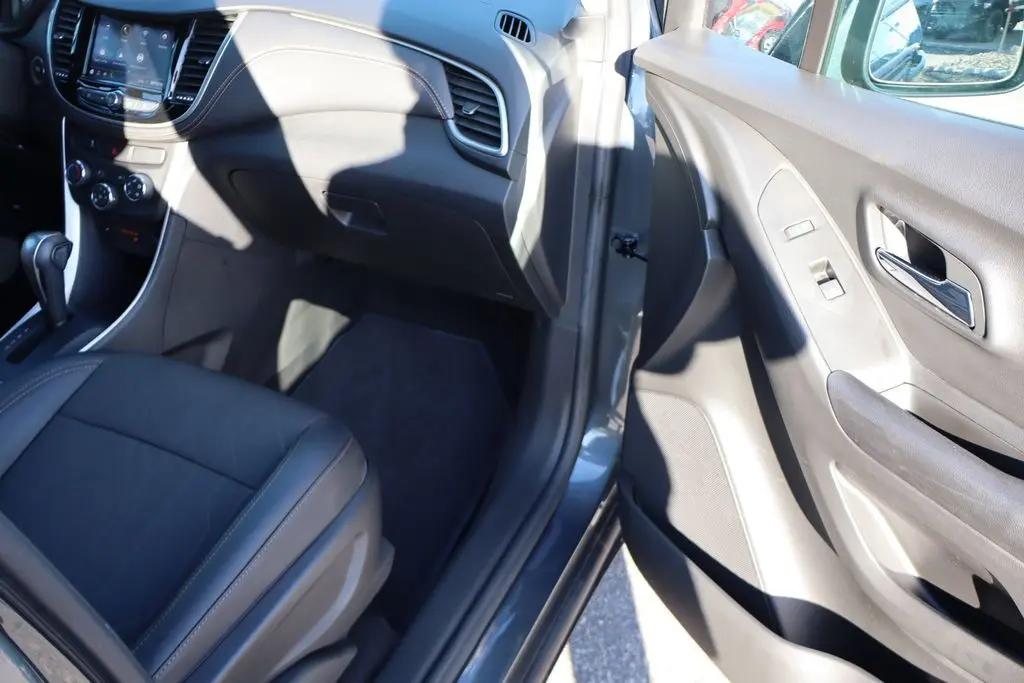 2022 Chevrolet Trax LT photo 41