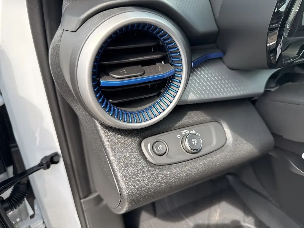 2025 Chevrolet Trax LS photo 17