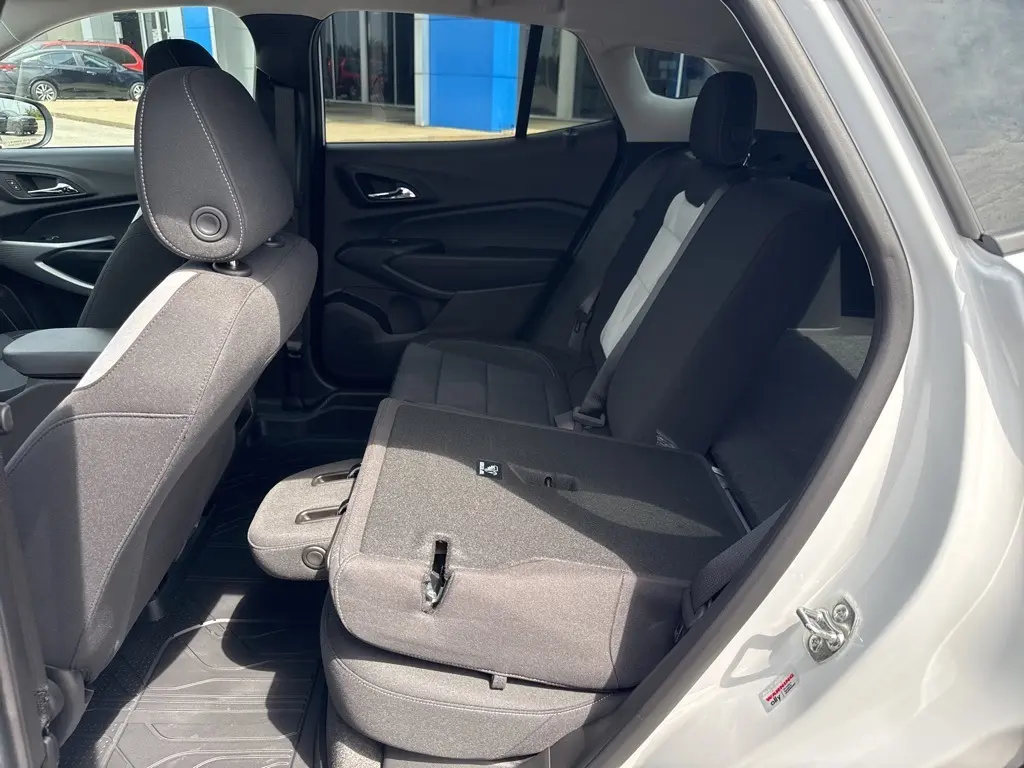 2025 Chevrolet Trax LS photo 24