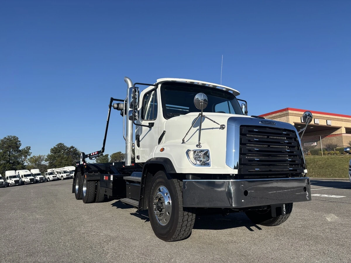 2027 Freightliner 114SD — photo 3