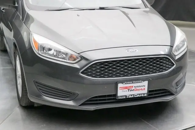 2018 Ford Focus SE photo 2