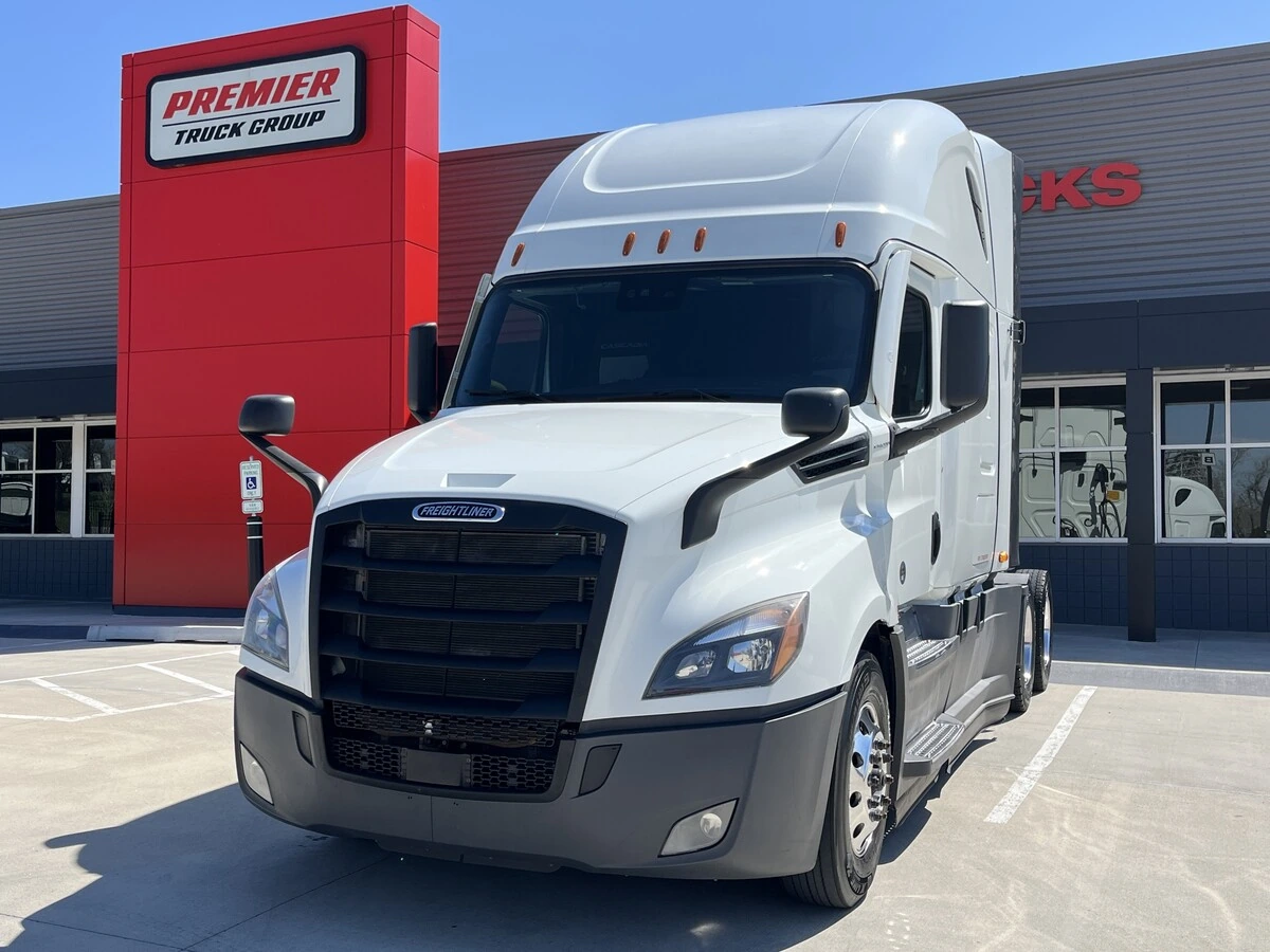 2021 Freightliner Cascadia - image 1