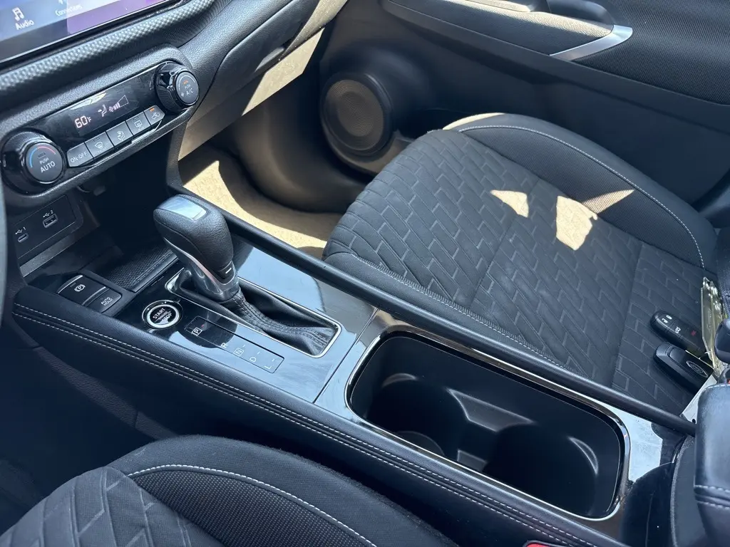 2022 Nissan Kicks SV photo 17