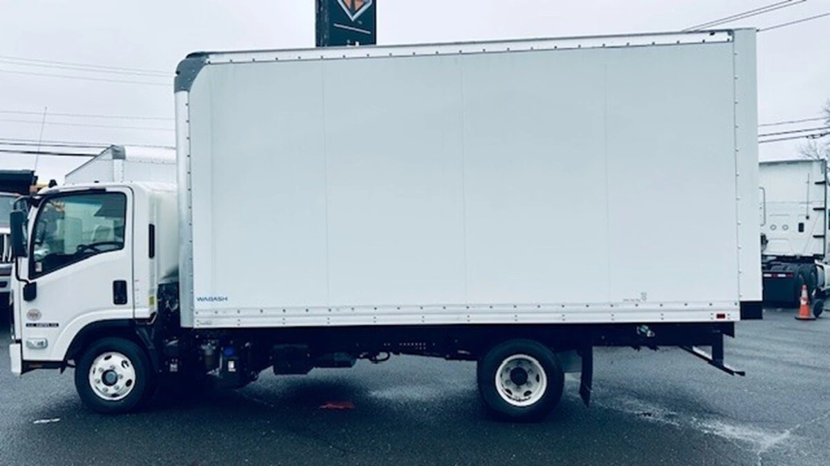 2025 Isuzu - image 7