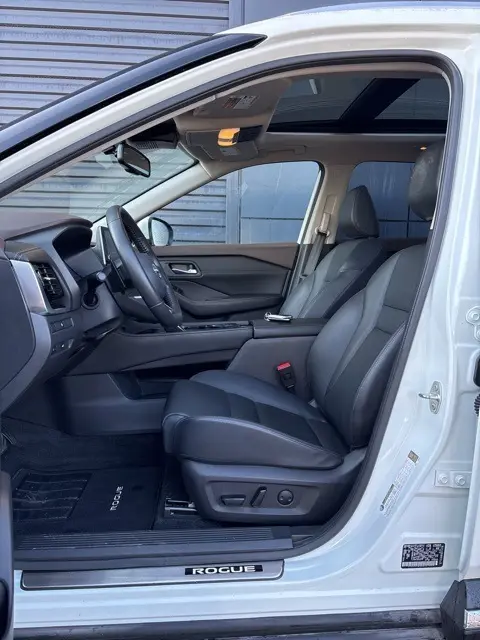 2023 Nissan Rogue SL photo 5