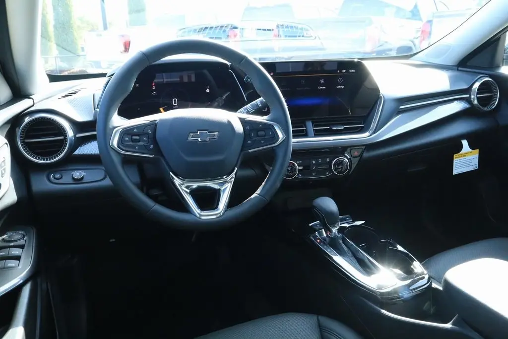 2026 Chevrolet Trax ACTIV photo 2