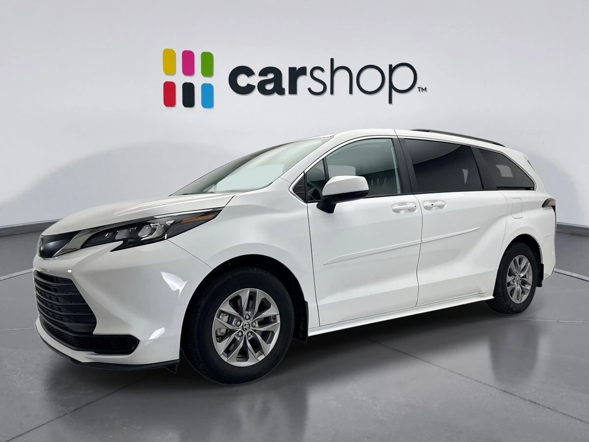 2025 Toyota Sienna LE 8-Passenger Hybrid FWD's photo