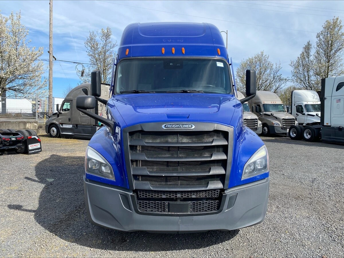2022 Freightliner Cascadia - image 8