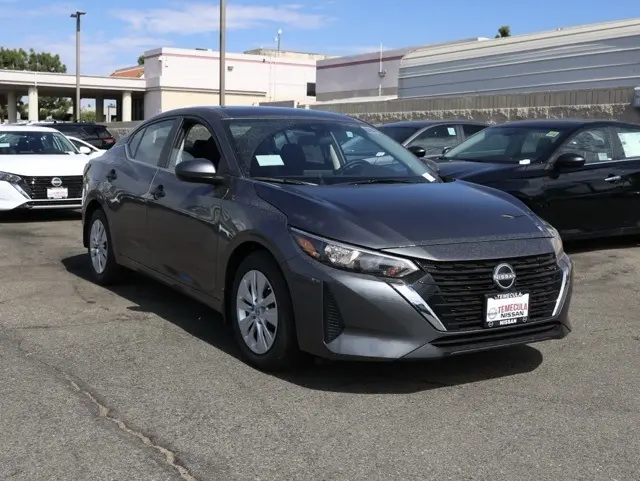 2025 Nissan Sentra S's photo