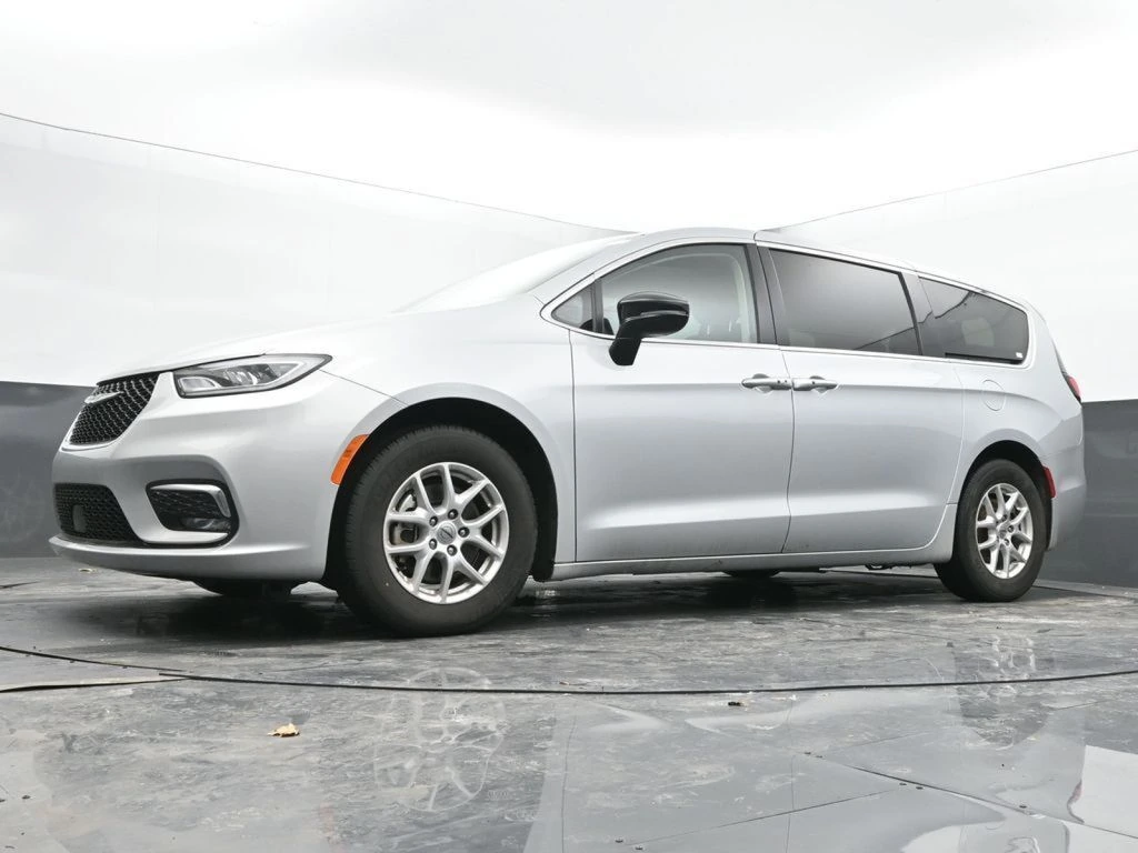 2024 Chrysler Pacifica Touring L - Photo 47