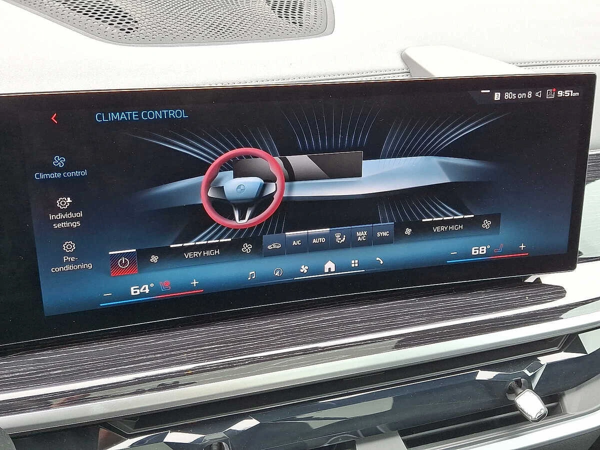 2025 BMW X7 M60i - Photo 18