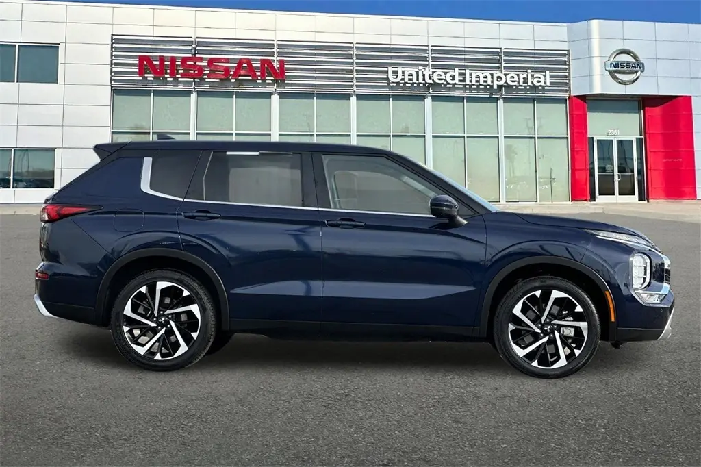 2024 Mitsubishi Outlander SE Ralliart photo 3