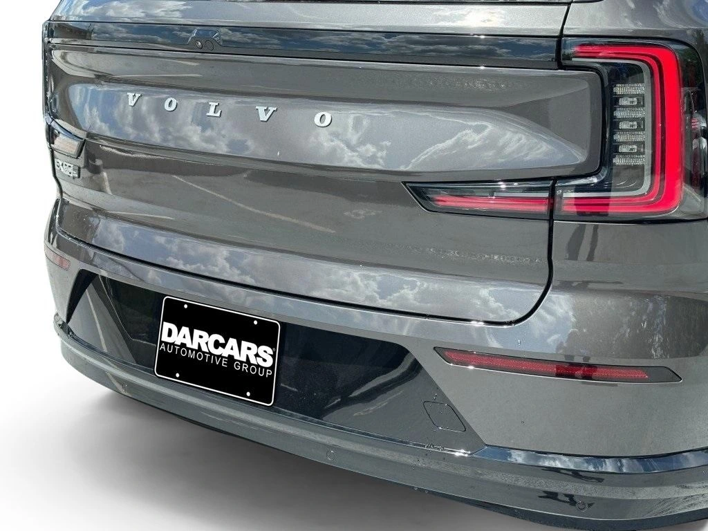 2025 Volvo - image 5
