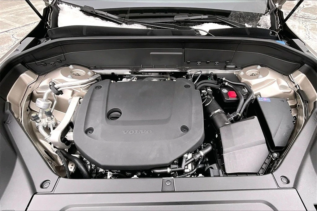 2026 Volvo - image 12