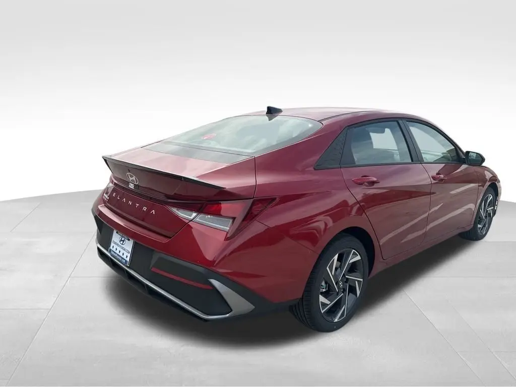 2025 Hyundai Elantra SEL Sport photo 6