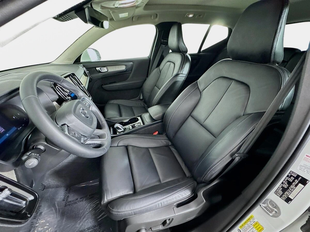 2023 Volvo - image 11