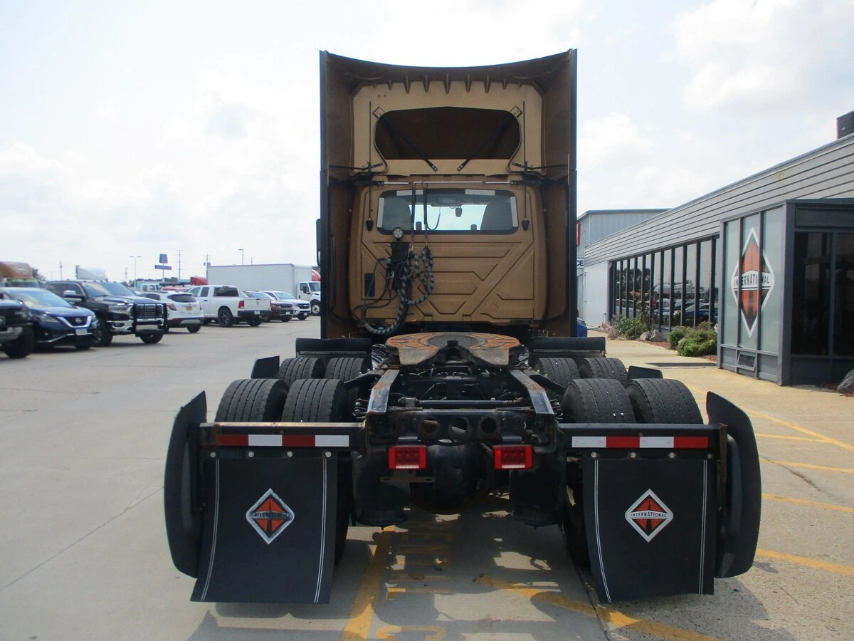 2022 International LT in Cedar Rapids, IA — photo 4