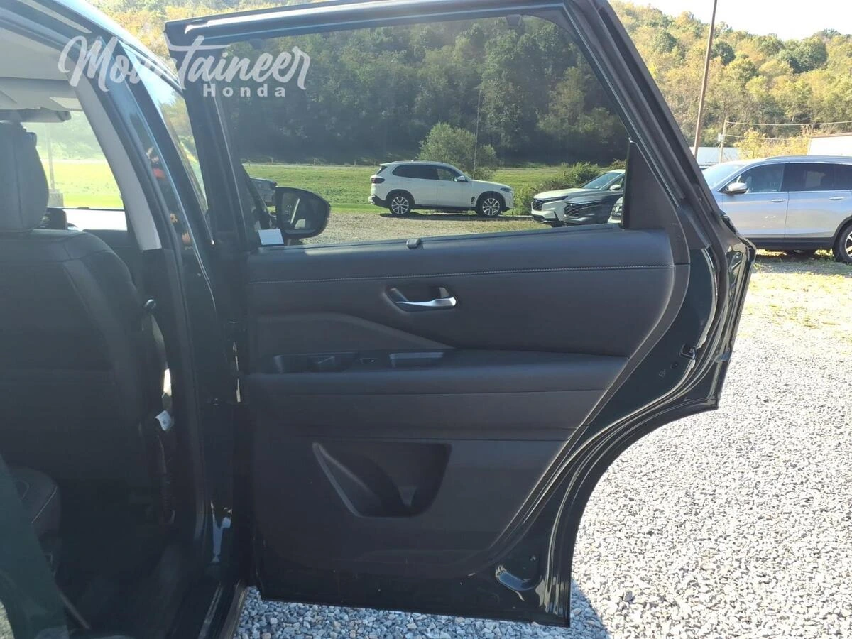 2025 Nissan Pathfinder SL - Photo 20