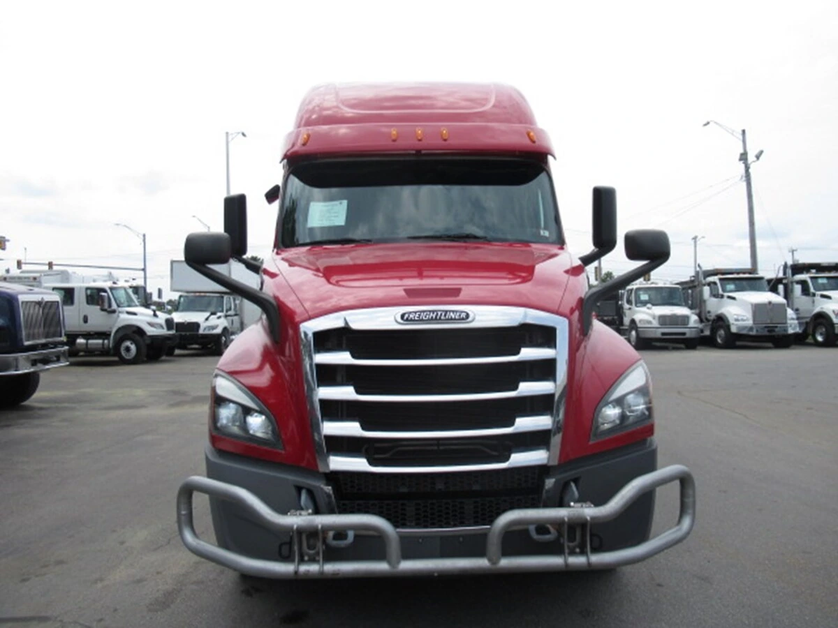 2020 Freightliner Cascadia - image 2
