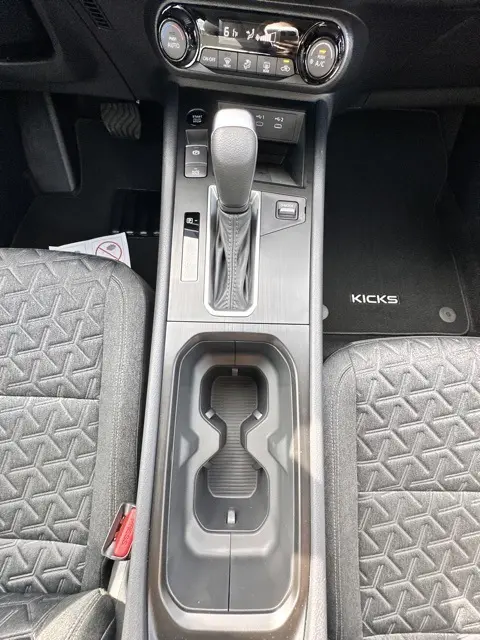 2026 Nissan Kicks SV photo 15