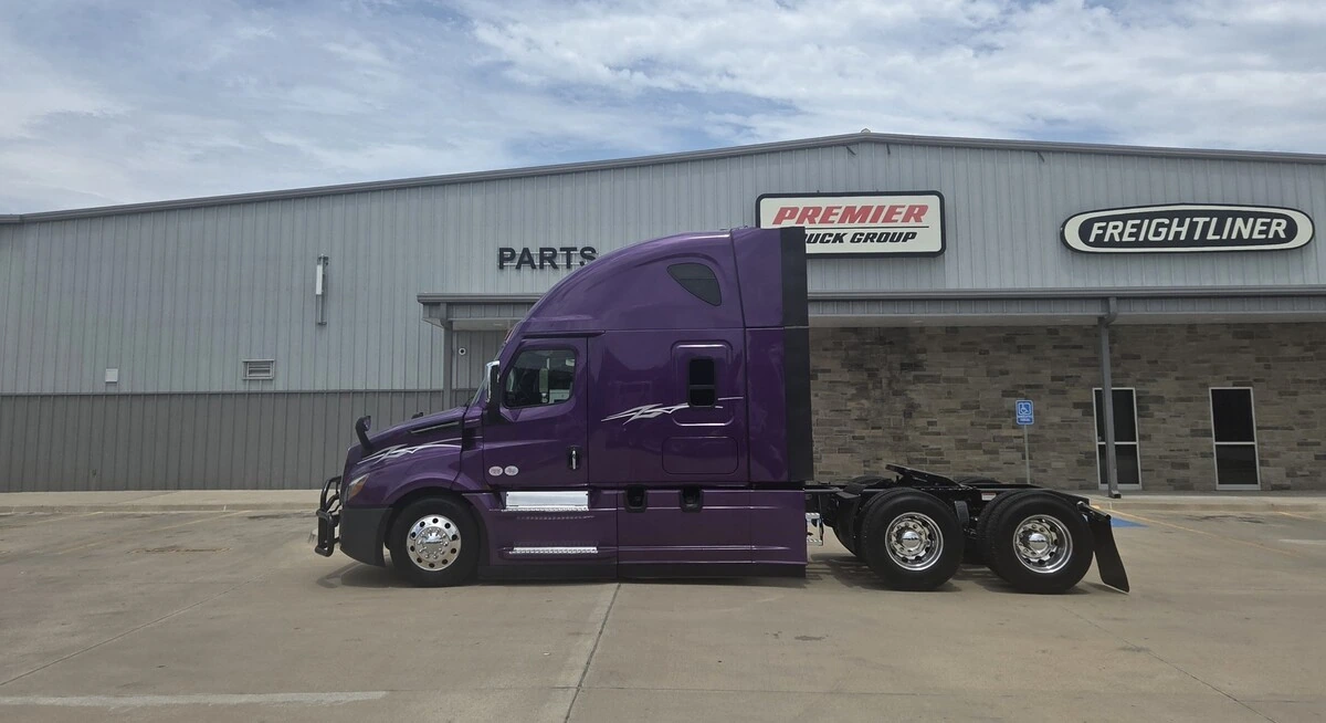 2025 Freightliner Cascadia — photo 8