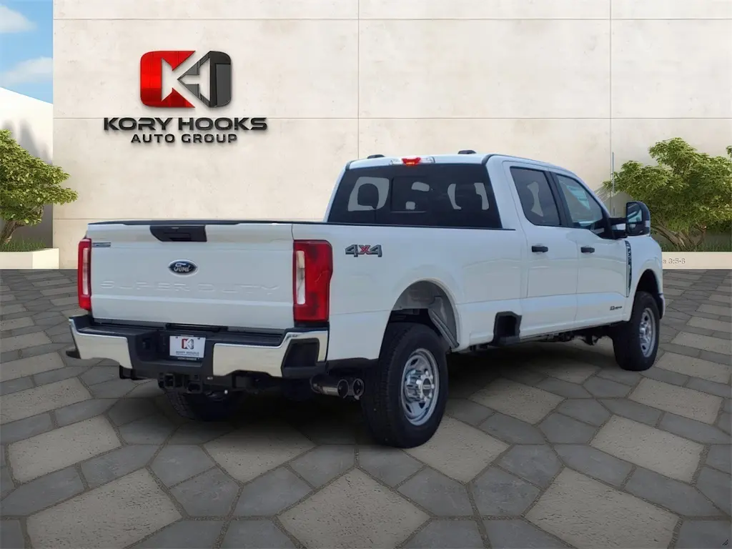 2026 Ford F-350 photo 3