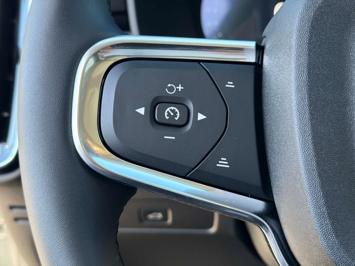 2026 Volvo - image 29