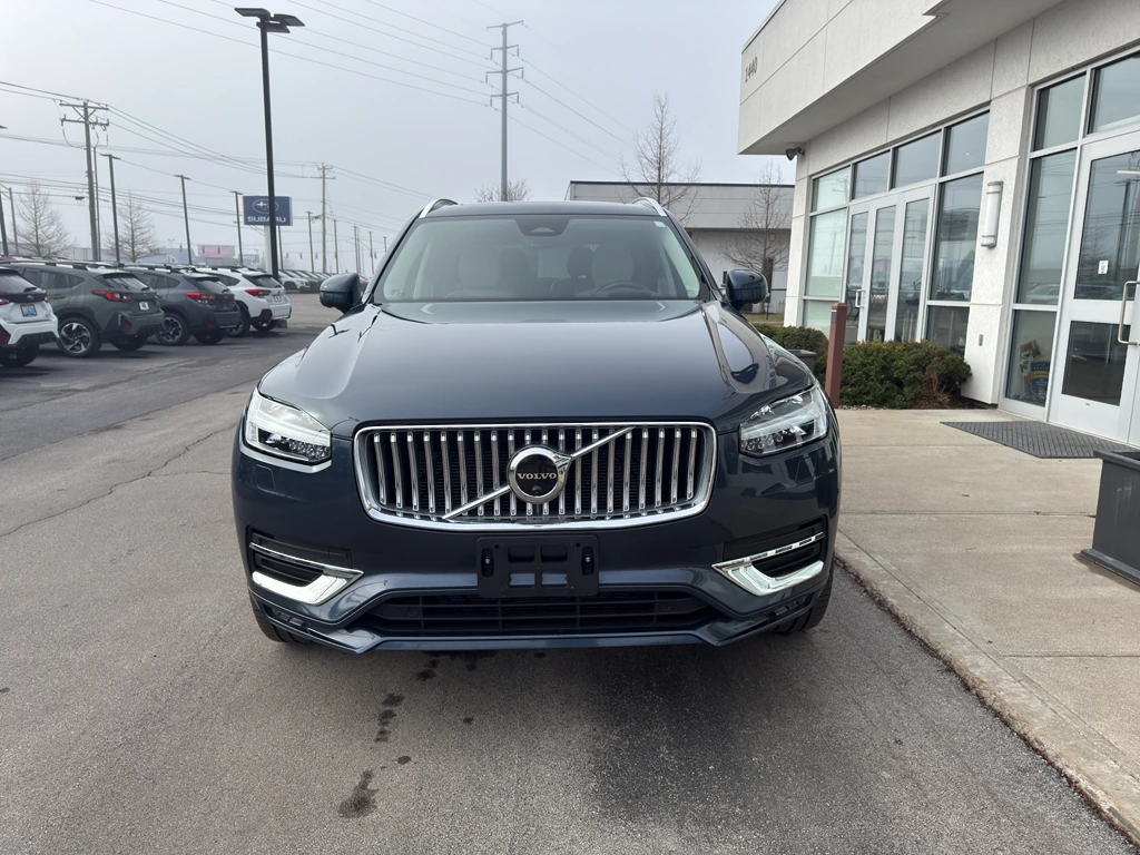 2023 Volvo - image 8