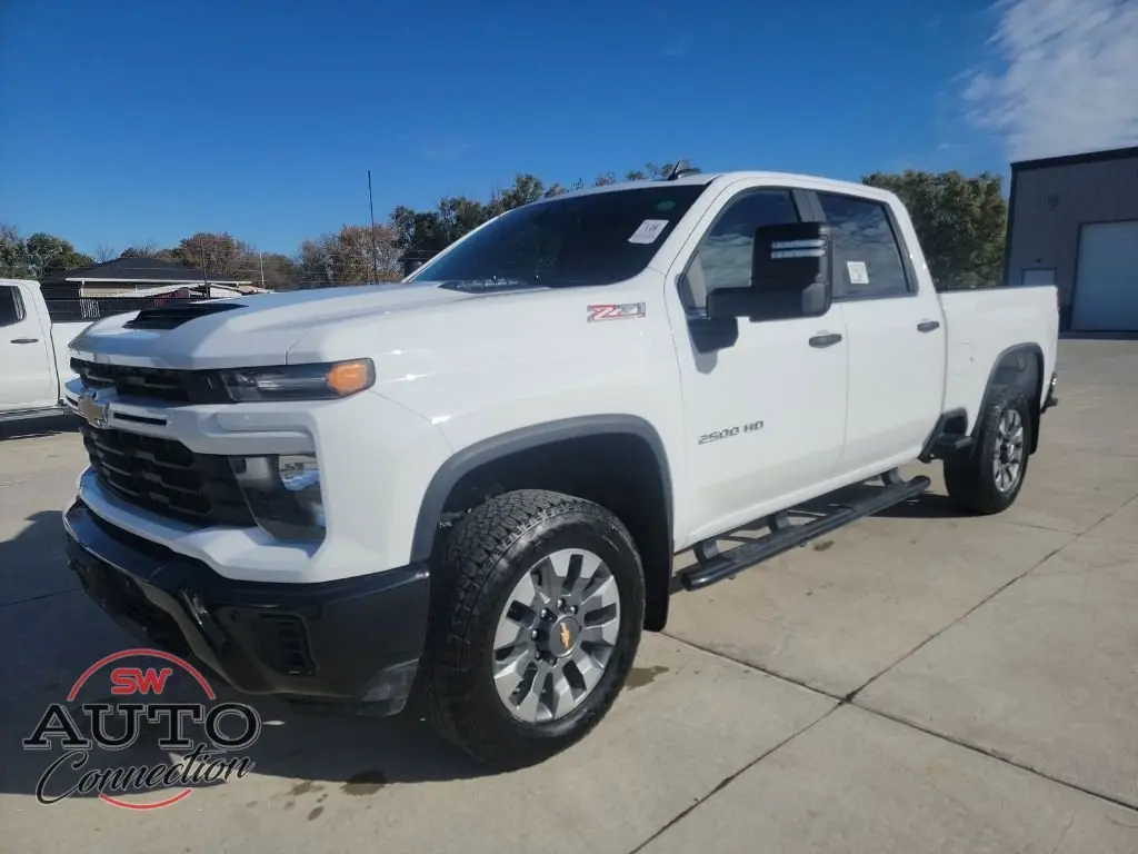 2025 Chevrolet Silverado 2500HD Custom's photo