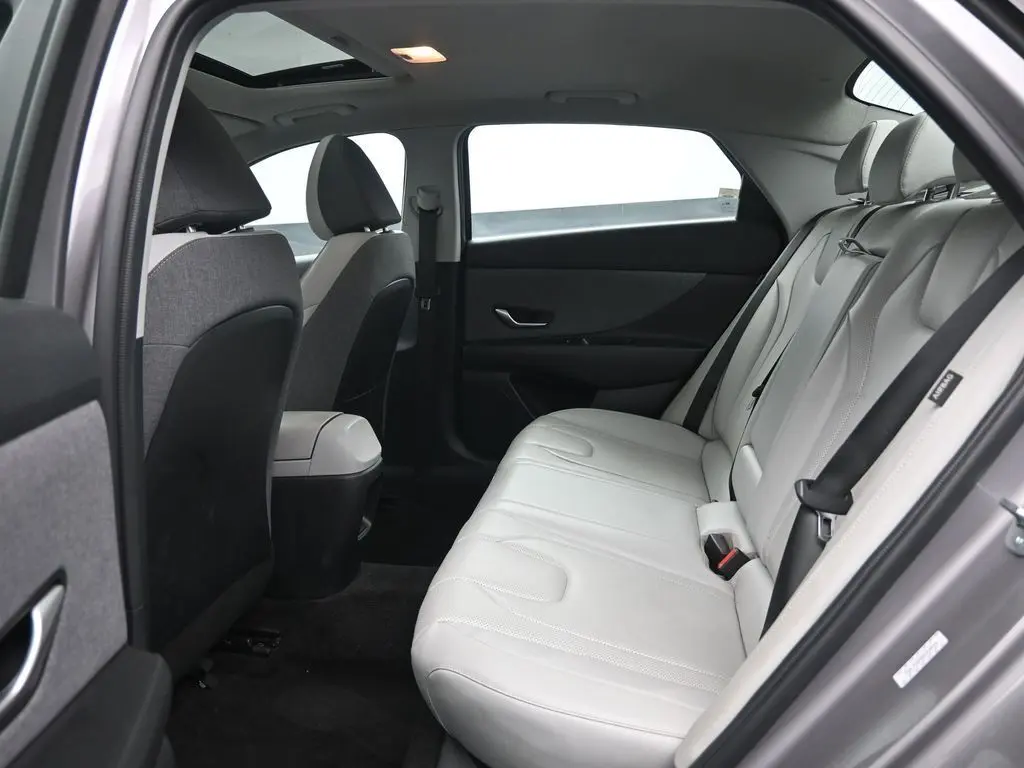 2024 Hyundai Elantra Limited photo 23