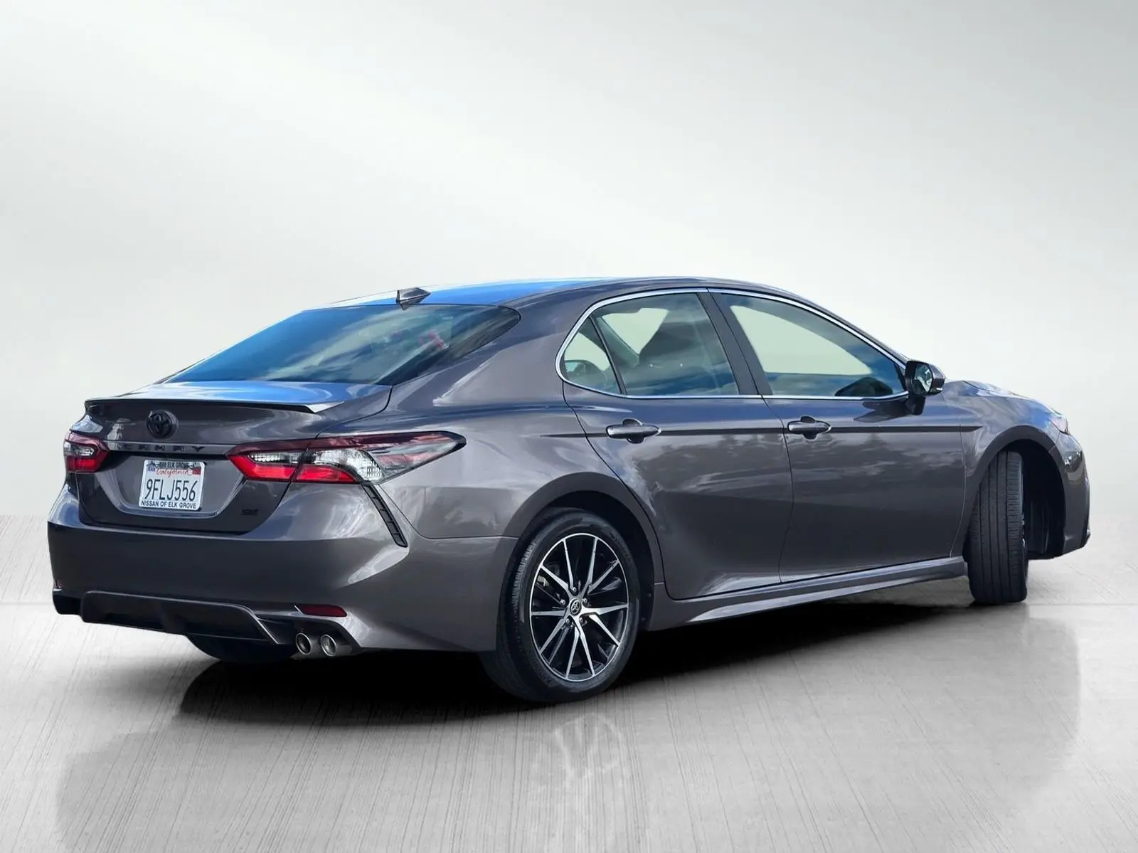2023 Toyota Camry SE photo 4