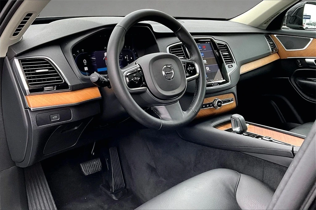 2024 Volvo - image 17