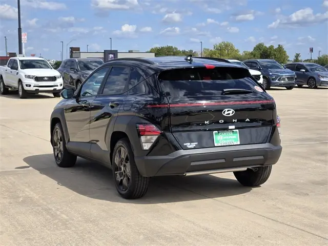 2026 Hyundai Kona SEL photo 5