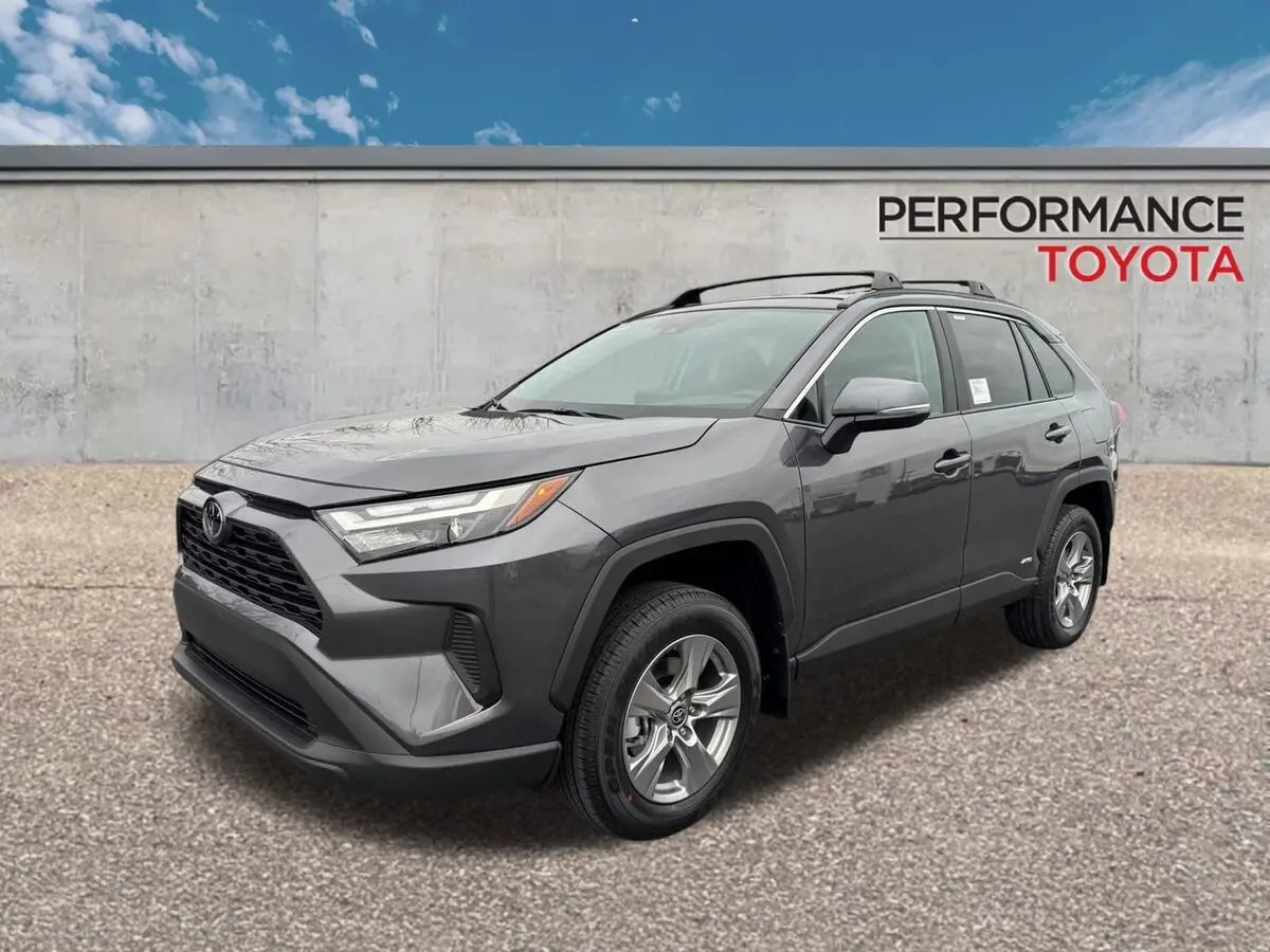 2025 Toyota RAV4 XLE's photo