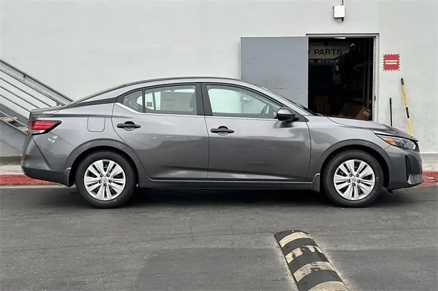 2025 Nissan Sentra S photo 2