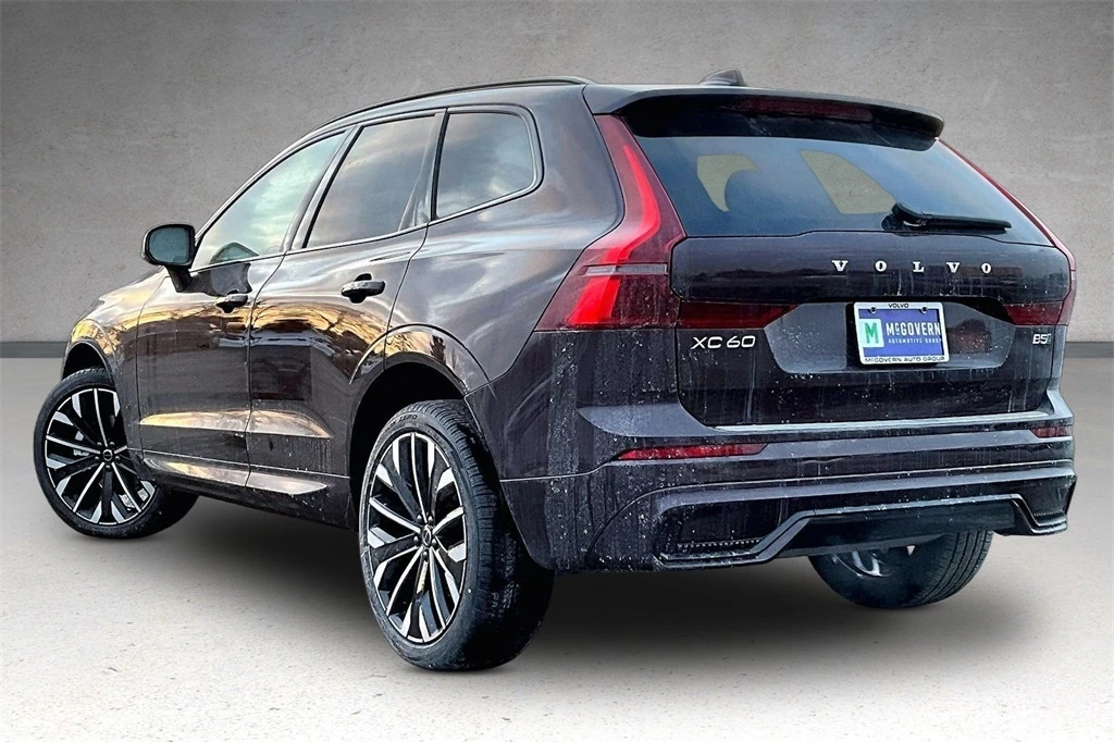 2026 Volvo - image 3