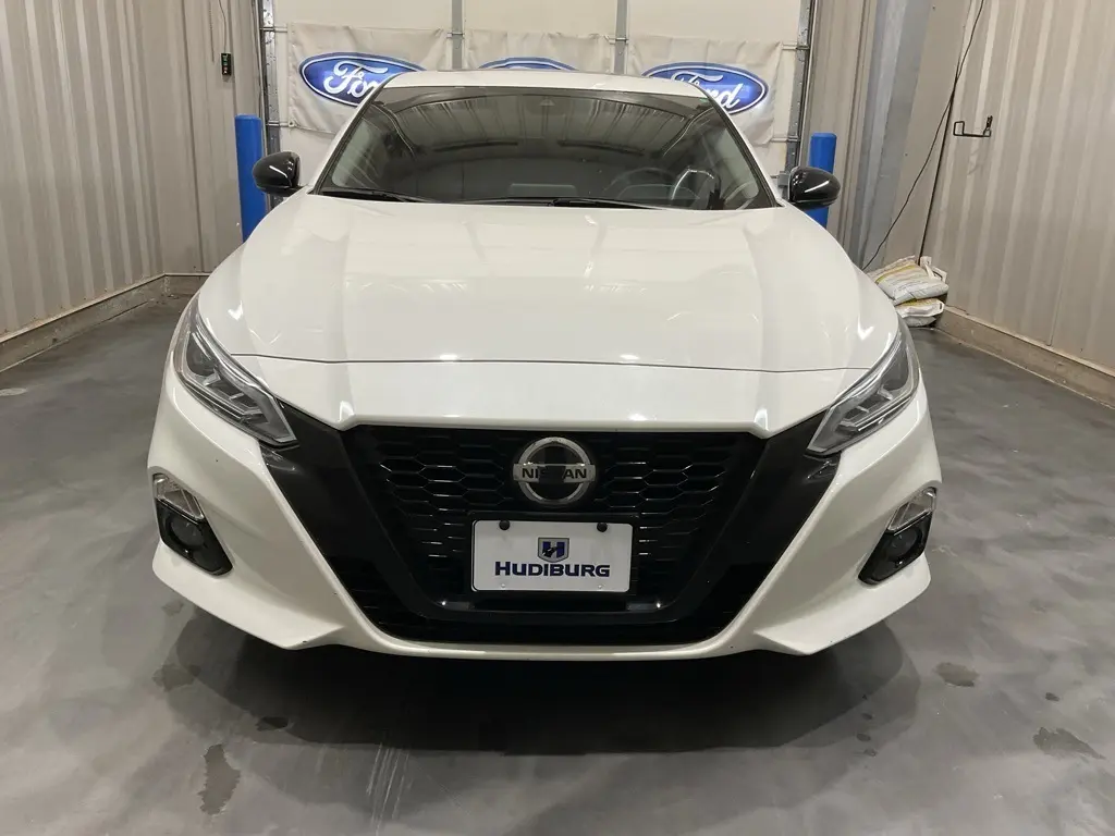2022 Nissan Altima 2.5 SR photo 2