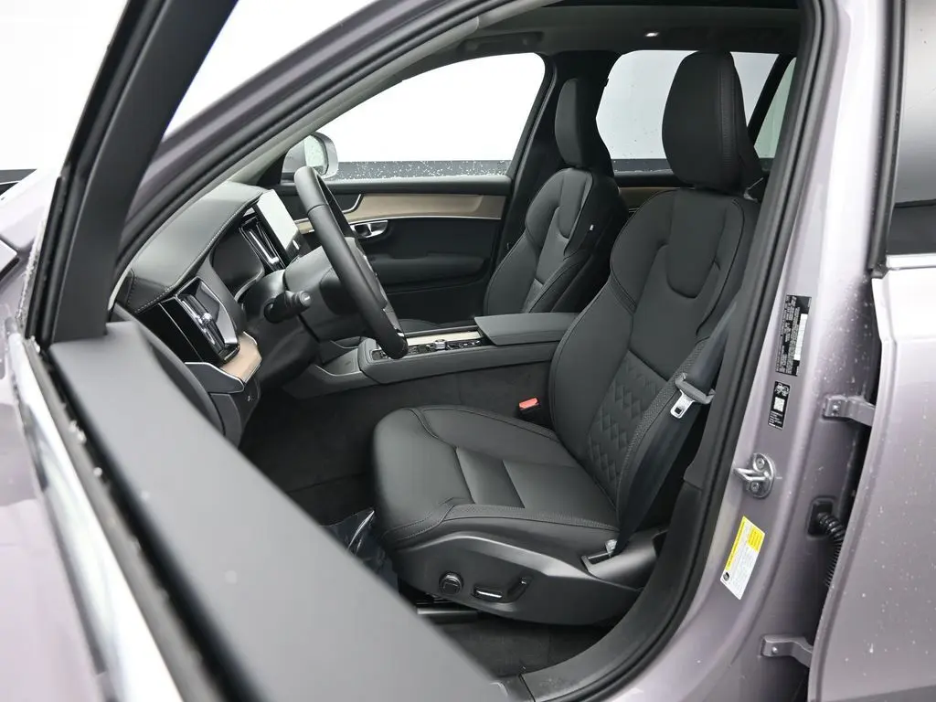 2026 Volvo - image 20