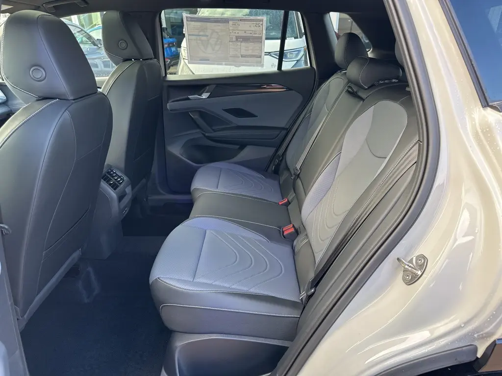 2025 Volkswagen Tiguan SE R-Line Black photo 13