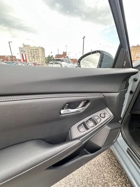 2025 Nissan Sentra SV photo 21