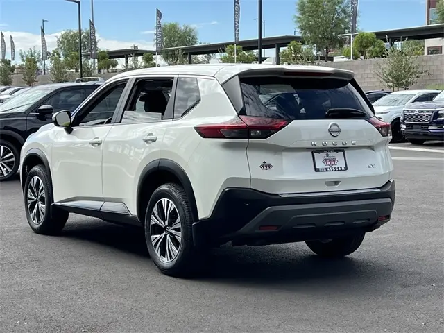2022 Nissan Rogue SV photo 2