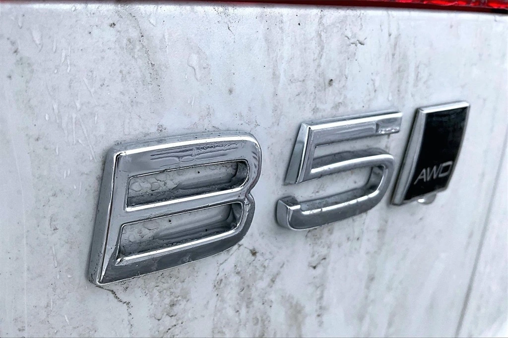 2026 Volvo - image 9