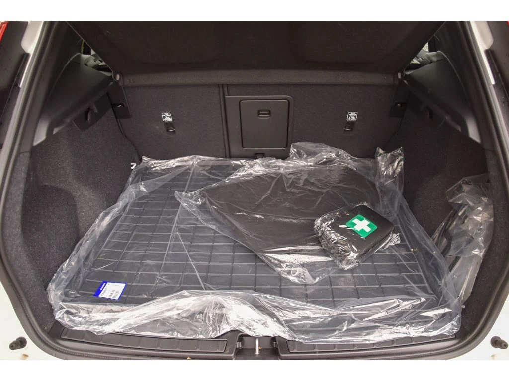 2025 Volvo - image 20