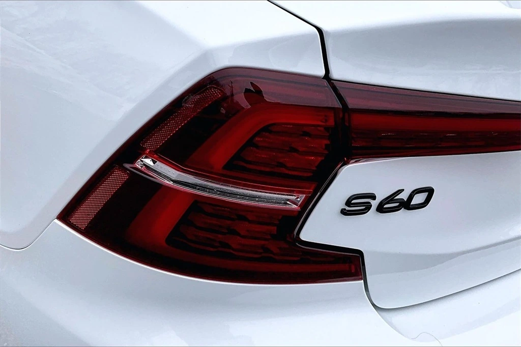 2023 Volvo - image 23