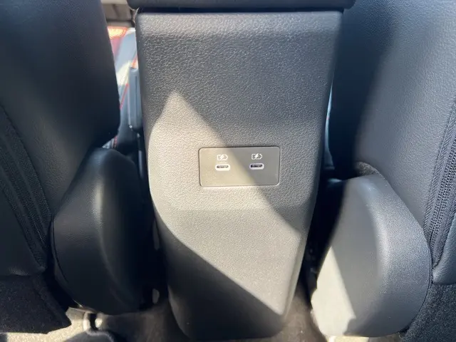 2026 Nissan Kicks SR photo 18